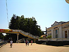 Лазаревское - частные фото - переход по мосту к станции `Лазаревская`