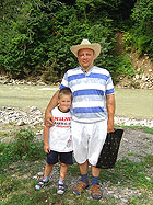 экскурсии - форелевое хозяйство - папа с сыном