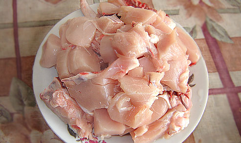 подготовленные кусочки куриного мяса